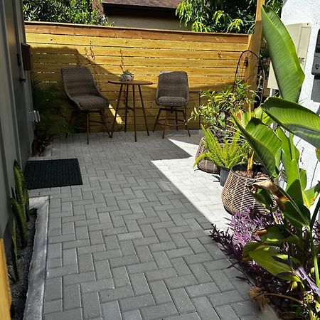 Sweet Tiny Cabin Tampa Exterior foto
