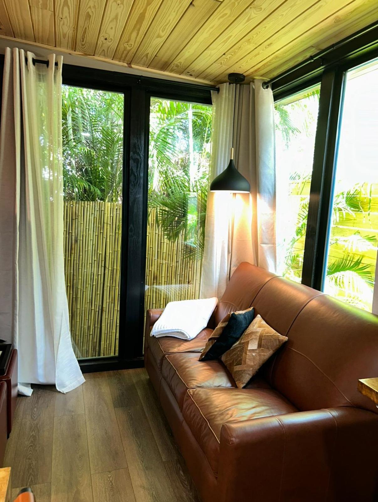 Sweet Tiny Cabin Tampa Exterior foto